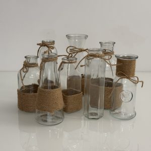 Rustikales Glasvasen-Set mit Juteband