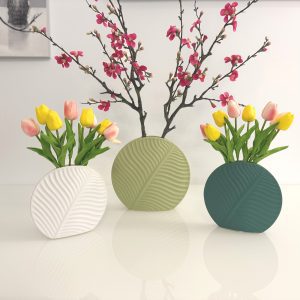 Stilvolle Blatt-Vasen in Pastellfarben. Diese modernen Keramik-Vasen in organischer Form sind perfekt als Deko für Frühling und Sommer.